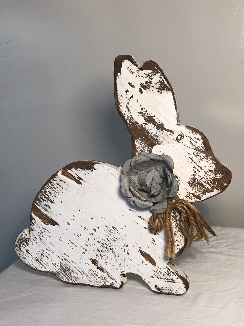 Rustic Distressed White Bunny Décor with Gray Metal Flower